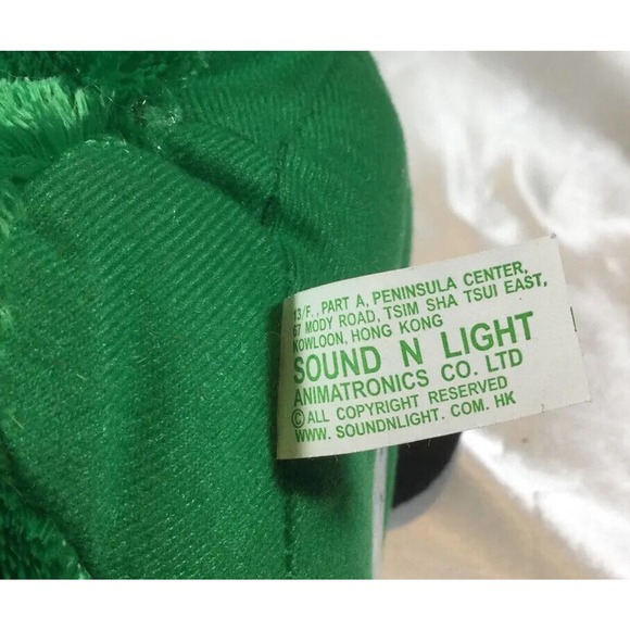 Sound N Light Animatronics Dances Lights Up & Sings Rockin Around Christmas Tree - Picture 6 of 7